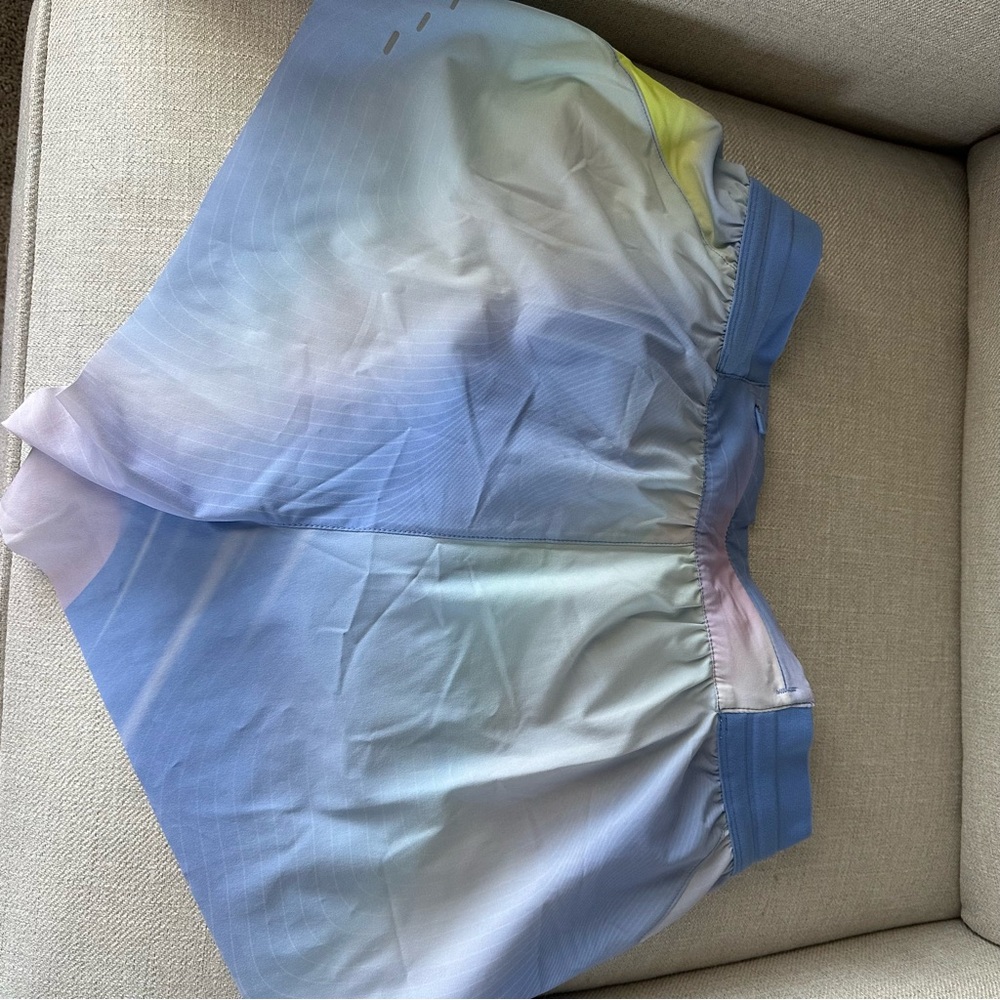 Nike Swift Women’s Dri-FIT Mid-Rise 2.5” Shorts - Picture 2 of 4